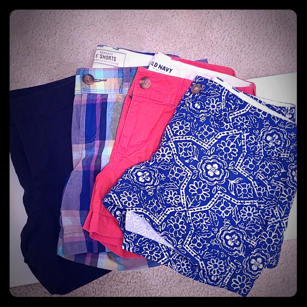 4 pair Old Navy Favorite Khaki Shorts